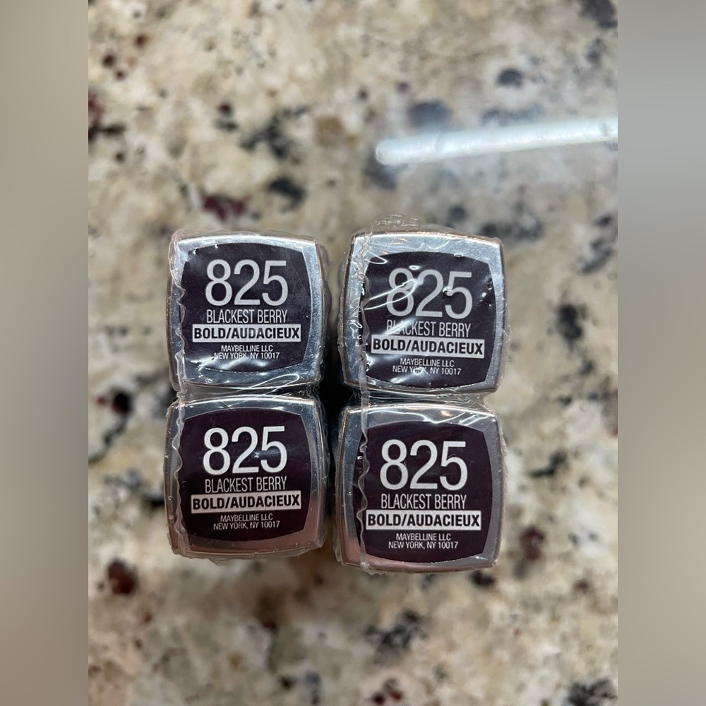 New Maybelline 825 Blackest Berry Bold Lipstick Set 2pcs Bundle - Picture 3 of 9